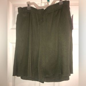 - Size L soft lightweight sweat-like army green  shorts with side picked N…